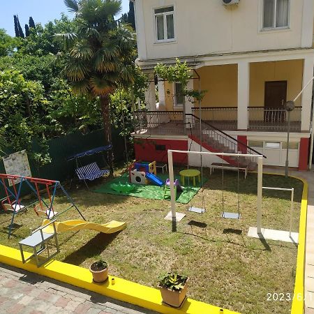 Бестужевский Дворик Gagra Kültér fotó