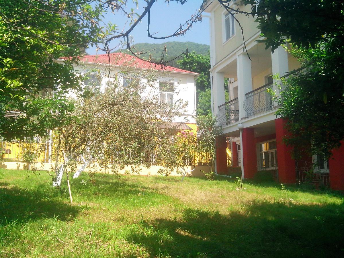 Бестужевский Дворик Gagra Kültér fotó